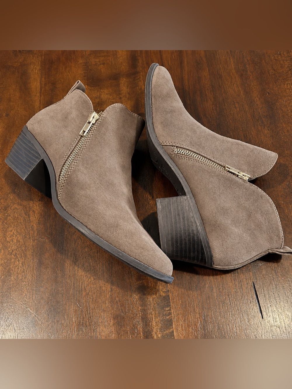 American Eagle Vegan Suede Side Zip Ankle Booties Size 8.5